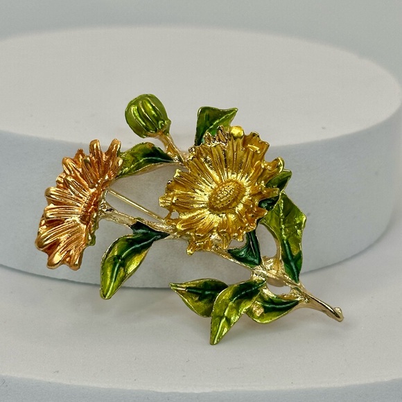 NWOT - Lovely Autumn Chrysanthemum Brooch - Picture 5 of 9